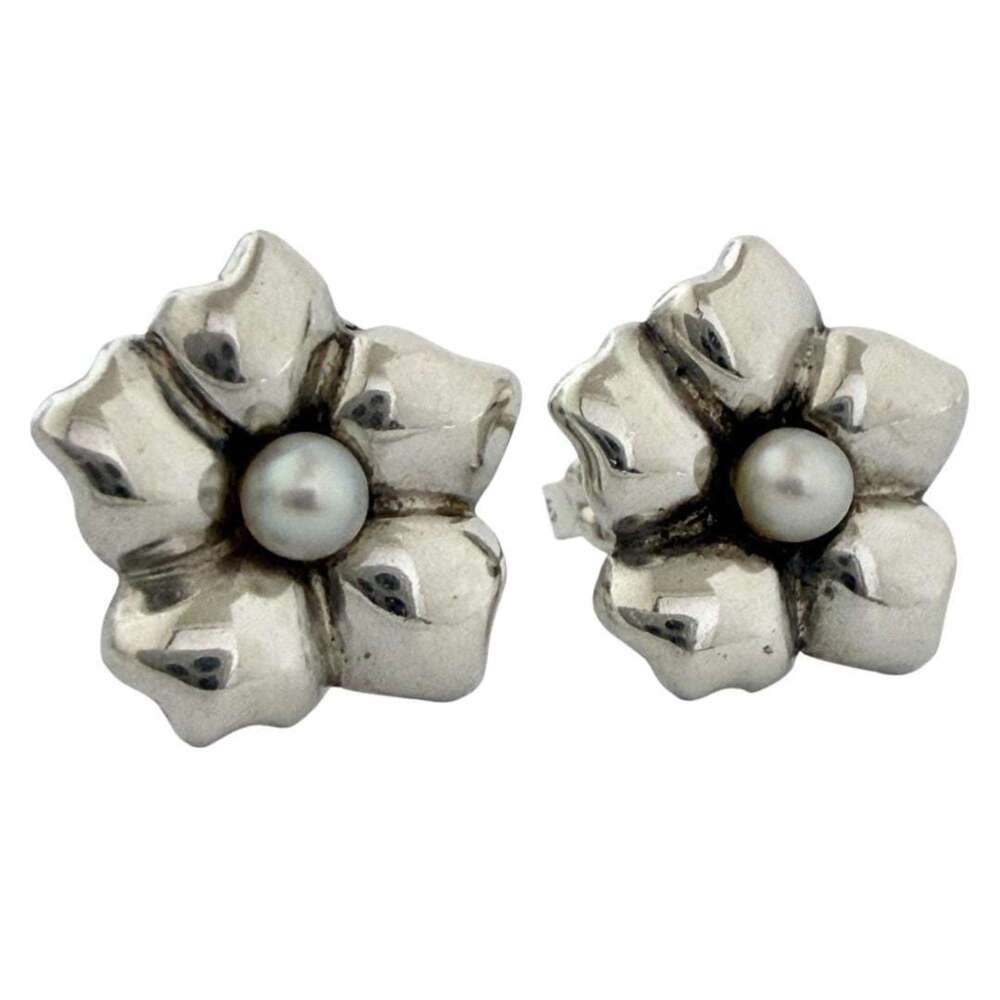 TIFFANY Authentic Pearl Earrings